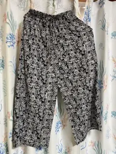 未使用新品‼️コカブラック花柄薄手パンツ フリーサイズショート丈