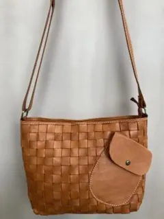 レザーショルダーバッグ