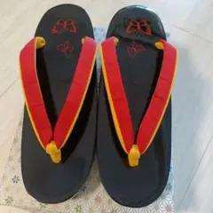 新品未使用　蝶デザインの下駄　サイズ23cm〜23.5cm