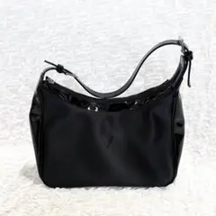 【美品】GUESS ワンショルダーバッグ フォーマル y2k エナメル ナイロンのサムネイル