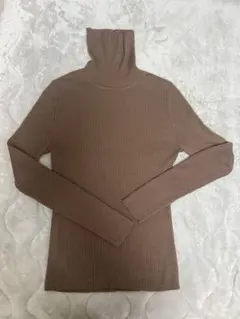 アイボリー タートルネックセーター Mサイズ　ジーユー　長袖