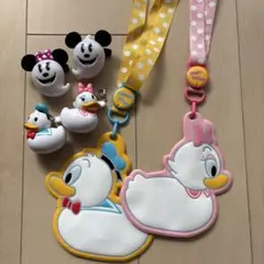 ディズニーランド　光るおもちゃ　バッヂ　ハロウィン　ドナルド　チケットホルダーのサムネイル
