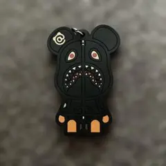 アベイシングエイプ　ベアブリック　シャーク　キーホルダー