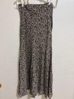 小花柄 ロングスカート ブラックのサムネイル