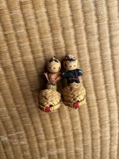 伝統的な木製日本人形2体セット