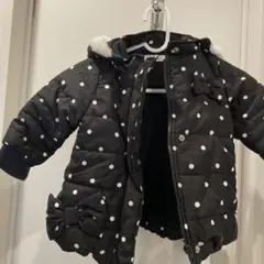 水玉模様のフード付きアウター