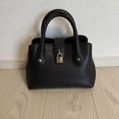 サマンサタバサ プチチョイス 黒のハンドバッグ