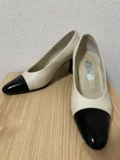 【美品】Riz リズラフィーネ エナメルパンプス 22.5cm