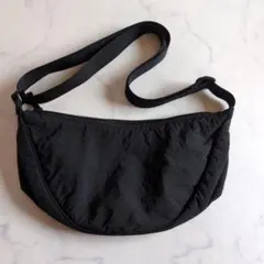 ユニクロ　ラウンドバッグ　ポシェット　サコッシュ　男女兼用　ブラック　黒