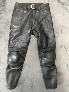 クシタニレザーパンツ バイク用 膝パッド付き ブラックМ　大人の革パン クシタニレザーパンツ バイク用 膝パッド付き ブラックМ ビンテージ