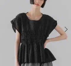 LOWRYSFARM シャーリングペプラムフレンチスリーブ ブラックのサムネイル