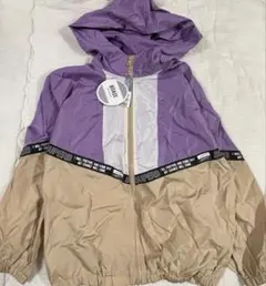 キッズ　フード付きナイロンパーカー　上着　マウンテンパーカー　biskee 子供