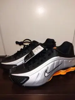 ■箱無し格安■黒タグ付き　新品未使用　ナイキ　スニーカー　ショックス　R4