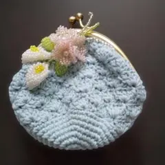 ハンドメイド ビーズフラワー付き がま口ポーチのサムネイル