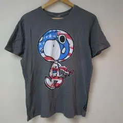ピーナッツ【M相当】スヌーピー Tシャツ 丸首 半袖 星条旗柄 灰 カジュアルのサムネイル