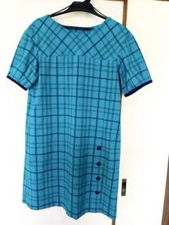 クチュールブローチ 青系チェックワンピース