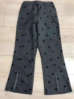 フロッキードット　フレアパンツ　裾スリット　チャコール　グレー
