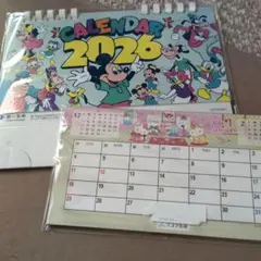 2026年 卓上カレンダー　ディズニー　ハローキティ