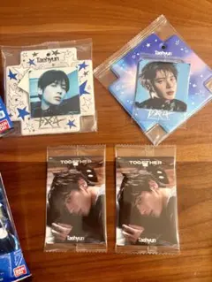 TXT (テヒョンセット)バンダイナムコフォトケース2種＆シール1種2枚(レア)