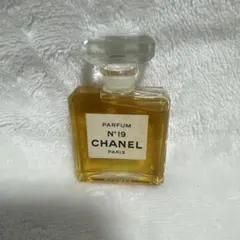 CHANEL N°19 PARFUMのサムネイル