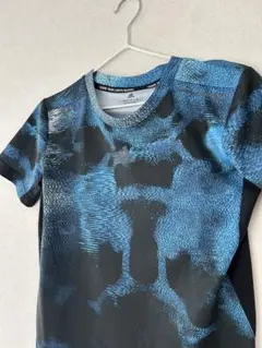 【美品】adidas 青と黒のTシャツ