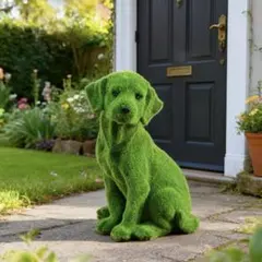 犬の形の置物