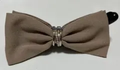 ヘアアクセサリー　バナナクリップ　リボン　ベージュ まとめ髪