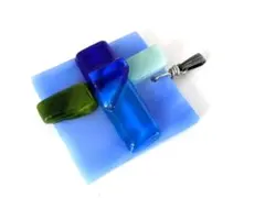 ペンダントトップ クロス モチーフ パーツ ブルー 空色 ガラスパーツ 素材