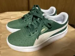 PUMAスニーカー