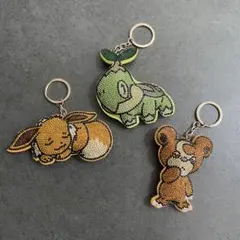 ポケモン キラキラキーホルダー ナエトル イーブイ ツキノワグマ