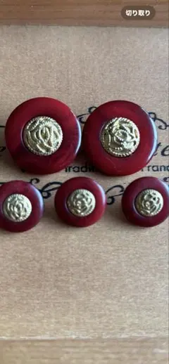 赤色ボタンセット 5個 金色装飾付き