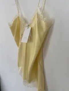 zaraキャミソール