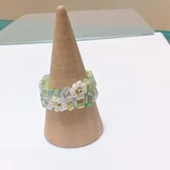 B736　ビーズ❀リング　クリア&ホワイト　約16号