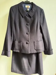 オンワード樫山の紺色スーツ 9号サイズ