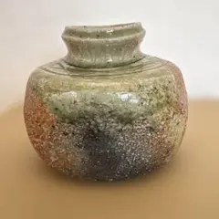 多色陶器花瓶 彫刻模様付き