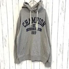 チャンピオン　パーカー　グレー　プリント　カジュアル　カレッジデザイン