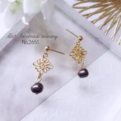 No.2651　小ぶりでキレイな透かしレース調と淡水パール　ピアス/イヤリング