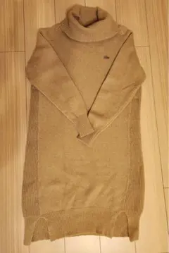 ベージュ タートルネック