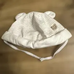 クマ耳付きホワイトベビー帽子 42-44cm バースデー
