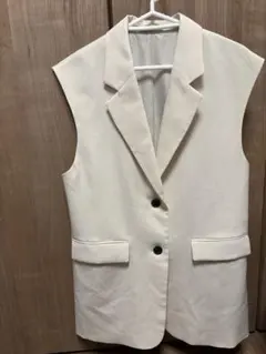 GU アイボリー ベスト