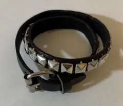 スタッズ装飾 ブラックレザーブレスレット