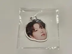 TREASURE 顔アクキー ジュンギュ カプセルトイ