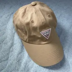 GUESS キャップ ベージュ ロゴ刺繍