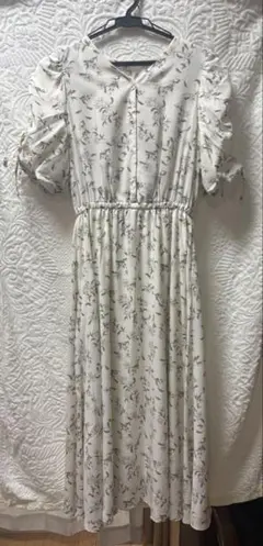 ハニーズ 花柄ワンピース 半袖 ロング ホワイト M