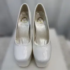 厚底パンプス ホワイト エナメル ハイヒール21.5cm/15cmヒール箱付きのサムネイル
