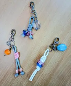 ハンドメイド・パラコード＆ビーズ☆キーホルダー☆ハートチャーム付