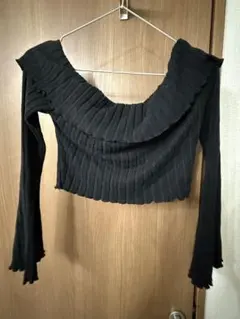 ブラック フリルオフショルダー セーター