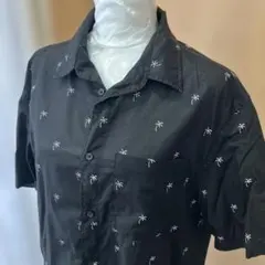 H&M メンズ　半袖シャツ ヤシの木柄　ブラック　Mのサムネイル