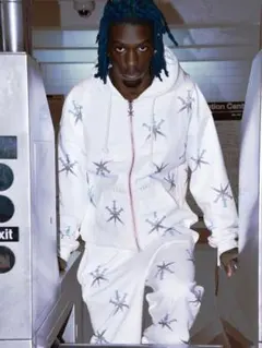 unknownホワイト フード付きパーカー