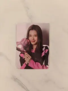 TWICE サナ　シーグリ2024oncejapan特典トレカ twice サナ ポップアップ 2024 ski bar 特典トレカ - メルカリ